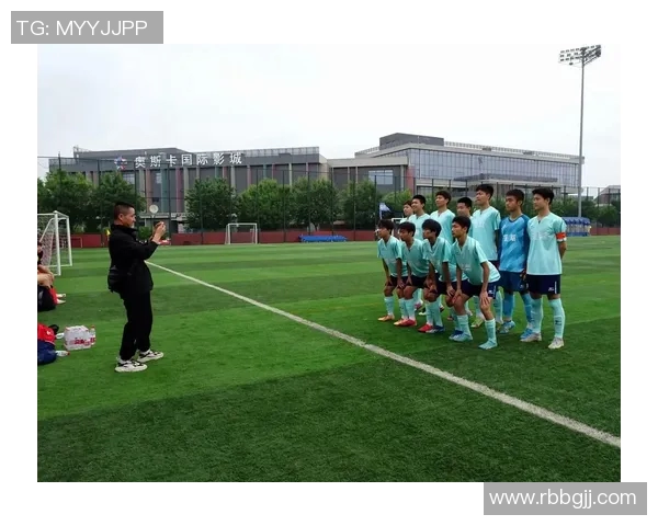 足球教育：培养全面发展的青少年运动员与团队精神的关键之道